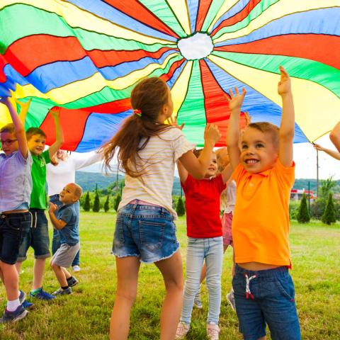 Spielerisches Lernen im Garten der Kita