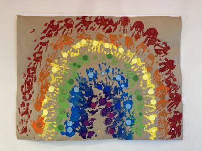 Regenbogenprojekt aus Fingerabdrücken